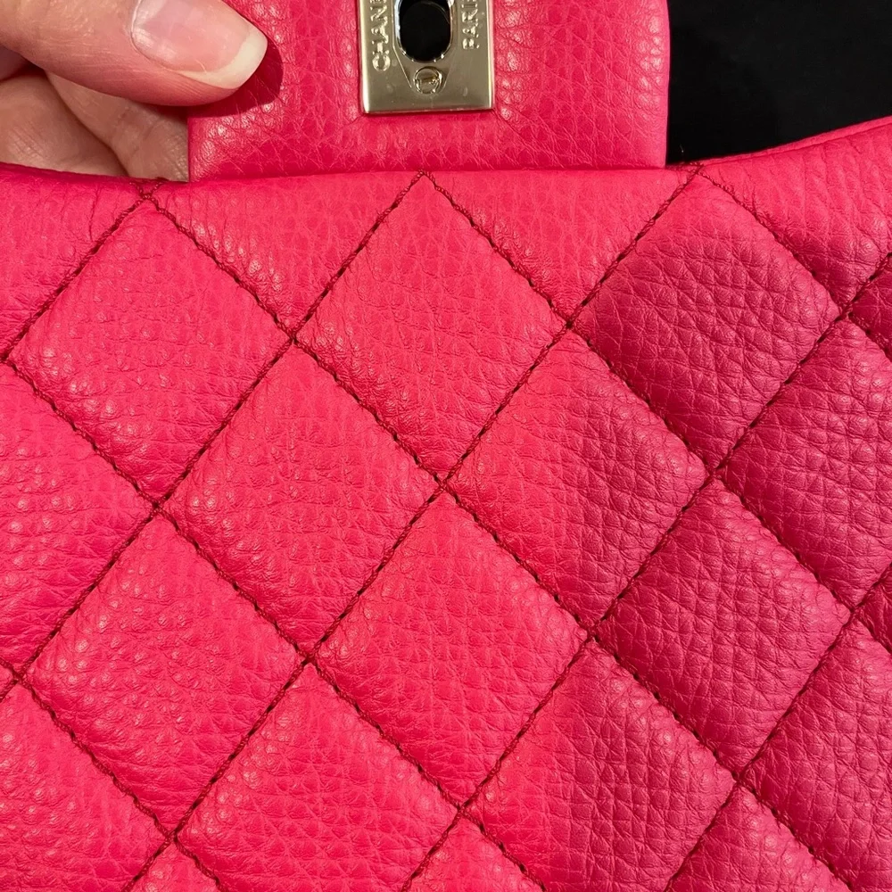 ✨💖Gorgeous Chanel XXL small travel flap bag💖✨ - Picture 9 of 11
